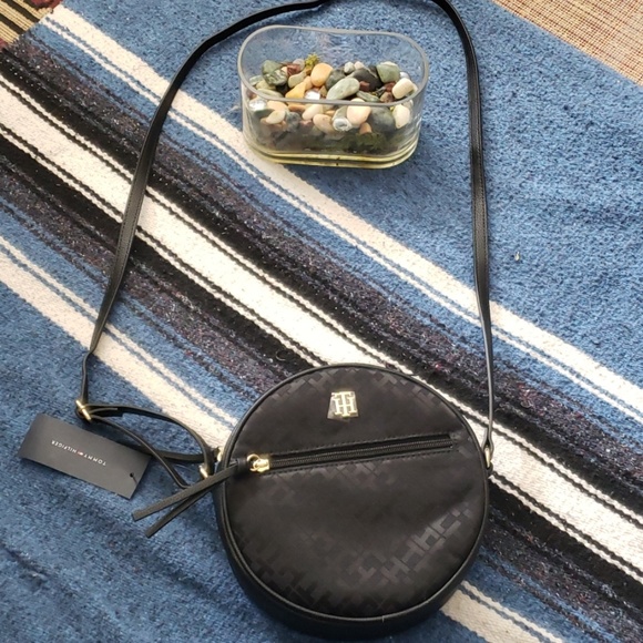 Tommy Hilfiger Handbags - 🖤 Tommy Hilfiger Purse 🖤